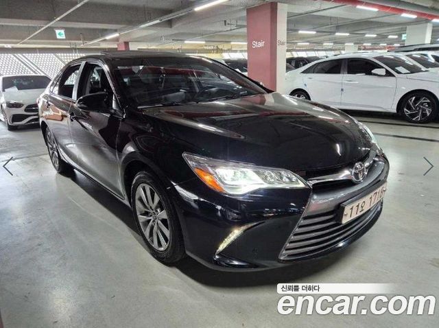 Toyota Camry 2.5 XLE — пробег 81 624 км — фото 1 из 5