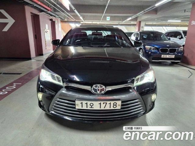 Toyota Camry 2.5 XLE — пробег 81 624 км — фото 2 из 5