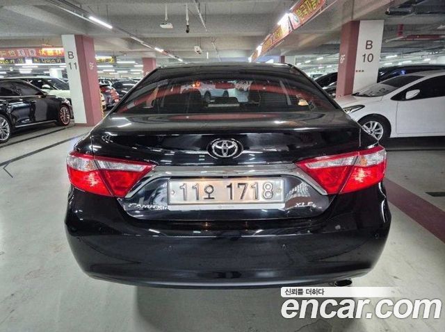 Toyota Camry 2.5 XLE — пробег 81 624 км — фото 3 из 5
