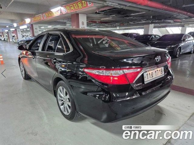 Toyota Camry 2.5 XLE — пробег 81 624 км — фото 4 из 5