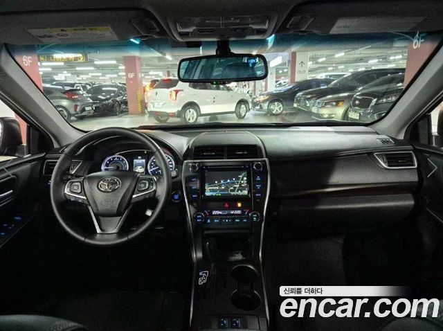 Toyota Camry 2.5 XLE — пробег 81 624 км — фото 5 из 5
