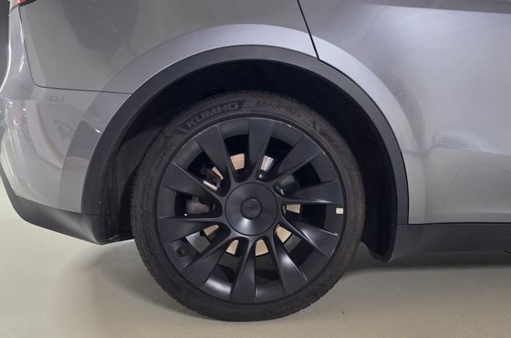 Tesla Model Y Long Range AWD — пробег 56 400 км — фото 5 из 5