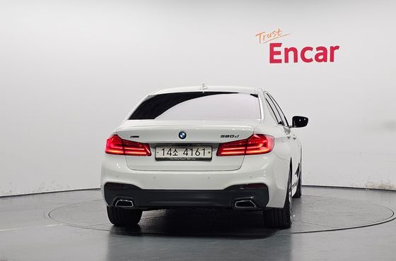 BMW 5-Series 520d xDrive M Sport Package Plus — пробег 72 699 км — фото 4 из 5
