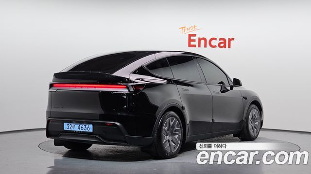 Tesla Model Y L Long Range AWD — пробег 8 684 км — фото 2 из 5