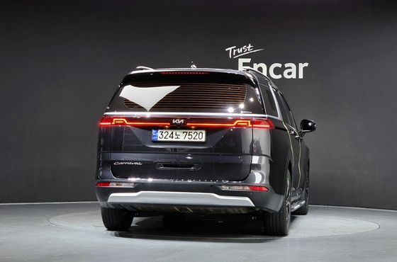 Kia Carnival Diesel 9-Seater Prestige — пробег 67 379 км — фото 4 из 5