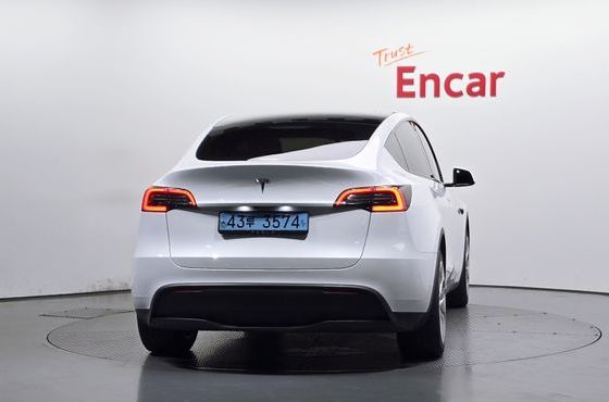 Tesla Model Y RWD — пробег 73 832 км — фото 4 из 5