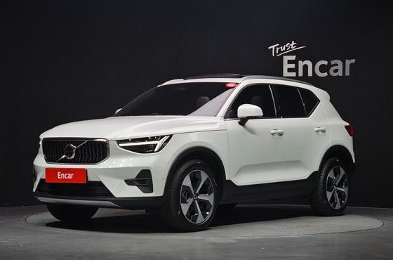 Volvo XC40 B4 Ultra Bright — пробег 8 668 км — фото 1 из 5