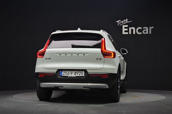 Volvo XC40 B4 Ultra Bright — пробег 8 668 км — фото 4 из 5