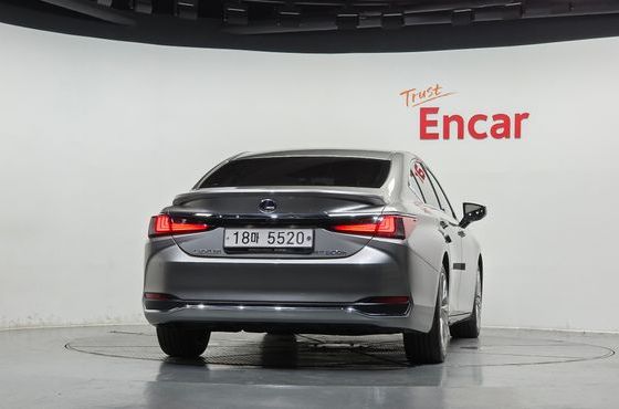 Lexus ES Luxury Plus — пробег 73 597 км — фото 4 из 5