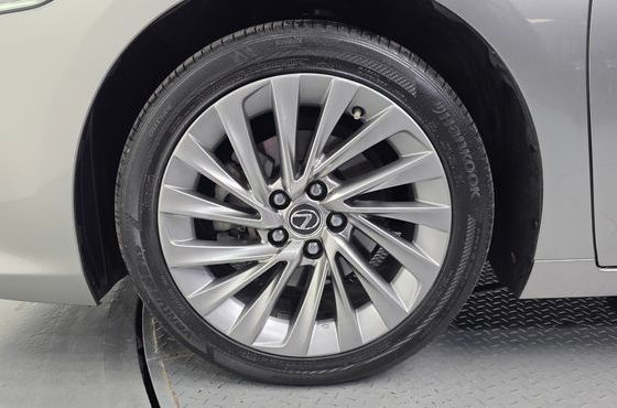 Lexus ES Luxury Plus — пробег 73 597 км — фото 5 из 5