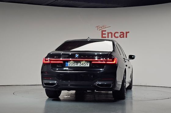 BMW 7-Series 740Li xDrive M Sport Package — пробег 125 821 км — фото 4 из 5