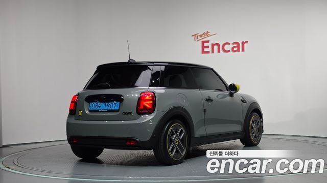 Mini Cooper SE Electric 3rd — пробег 59 025 км — фото 2 из 5