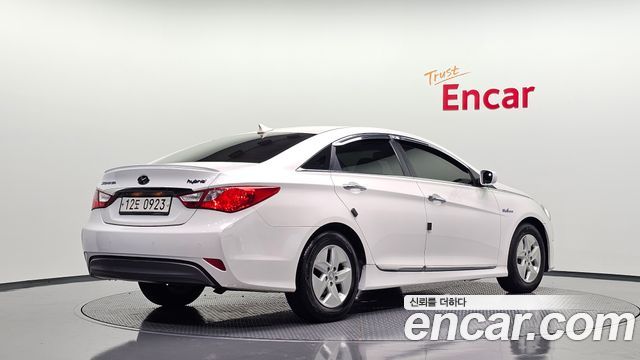 Hyundai Sonata 2.0 Smart — пробег 235 968 км — фото 2 из 5