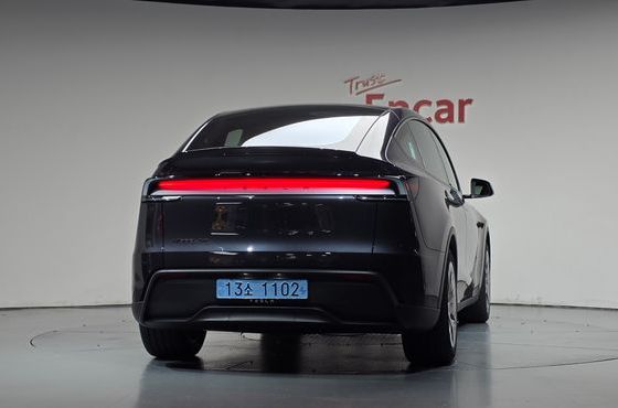 Tesla Model Y L Long Range AWD — пробег 61 км — фото 4 из 5