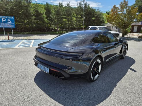 Porsche Taycan 4S — пробег 23 500 км — фото 2 из 5