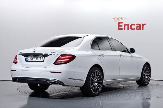 Mercedes-Benz E-Class E300 4MATIC Exclusive — пробег 74 603 км — фото 2 из 5