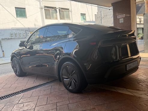 Tesla Model Y Premium RWD — пробег 1 002 км — фото 5 из 5