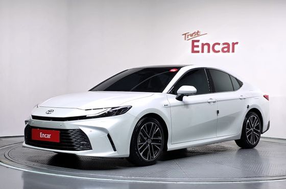 Toyota Camry 2.5 XLE Premium Hybrid — пробег 10 789 км — фото 1 из 5