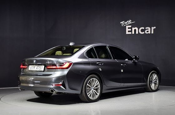 BMW 3-Series 330i xDrive Luxury — пробег 54 091 км — фото 2 из 5