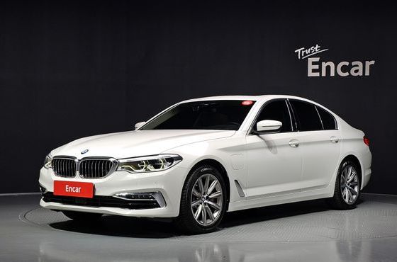 BMW 5-Series 530e Luxury — пробег 64 366 км — фото 1 из 5