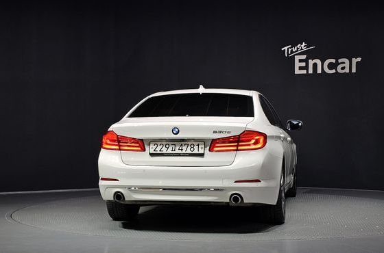 BMW 5-Series 530e Luxury — пробег 64 366 км — фото 4 из 5