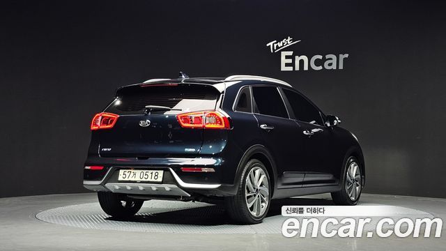 Kia Niro Prestige — пробег 177 477 км — фото 2 из 5