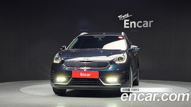 Kia Niro Prestige — пробег 177 477 км — фото 3 из 5