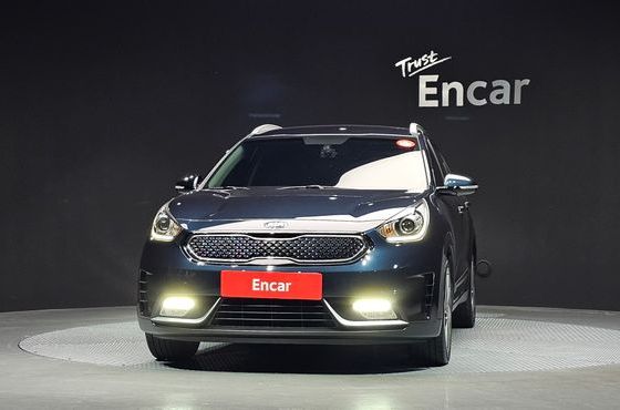 Kia Niro Prestige — пробег 177 477 км — фото 3 из 5