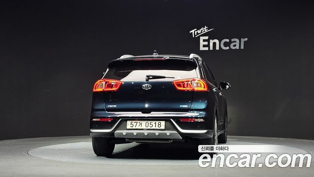 Kia Niro Prestige — пробег 177 477 км — фото 4 из 5