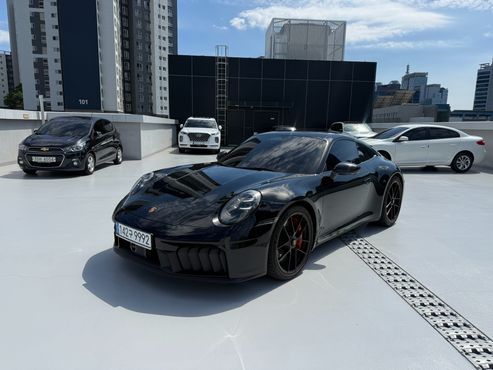 Porsche 911 Carrera 4 GTS — пробег 4 200 км — фото 1 из 5