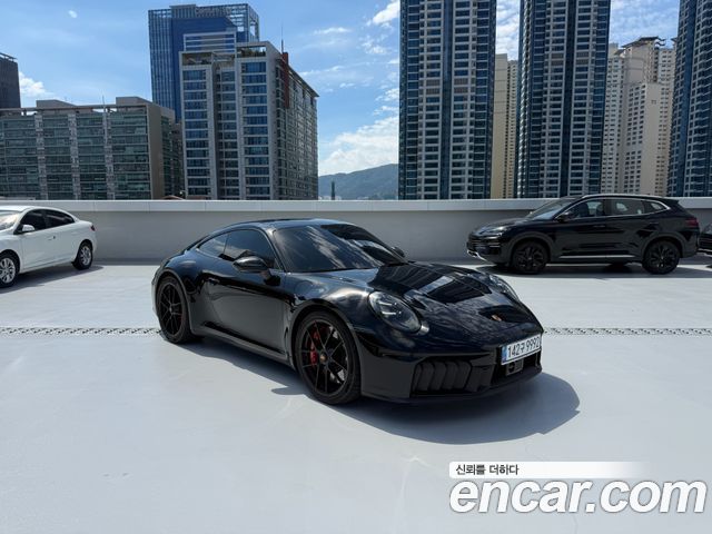 Porsche 911 Carrera 4 GTS — пробег 4 200 км — фото 3 из 5