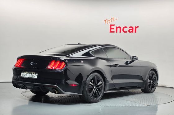 Ford Mustang Coupe — пробег 86 408 км — фото 2 из 5