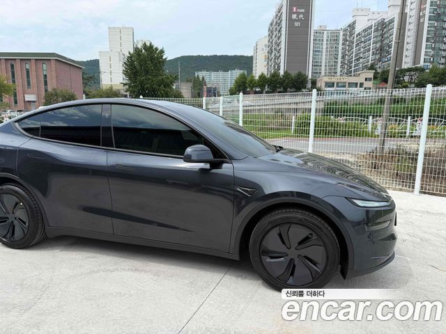 Tesla Model Y Premium RWD — пробег 659 км — фото 3 из 5