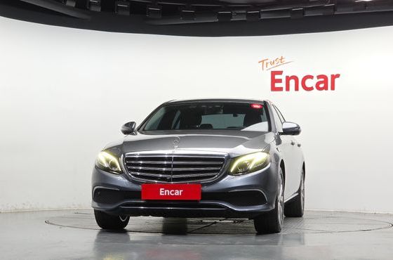 Mercedes-Benz E-Class E300 4MATIC Exclusive — пробег 72 690 км — фото 3 из 5