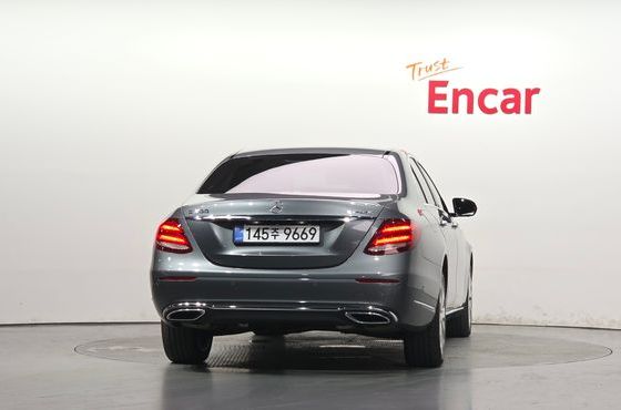 Mercedes-Benz E-Class E300 4MATIC Exclusive — пробег 148 303 км — фото 4 из 5