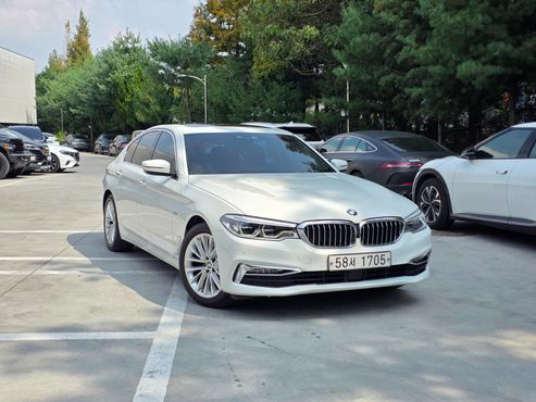 BMW 5-Series 520d Luxury Special Edition — пробег 155 260 км — фото 1 из 5
