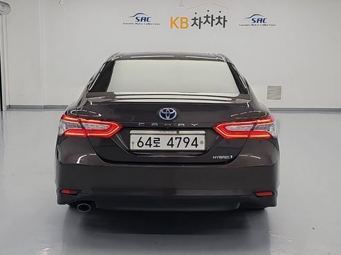 Toyota Camry 2.5 XLE Hybrid — пробег 142 689 км — фото 3 из 5