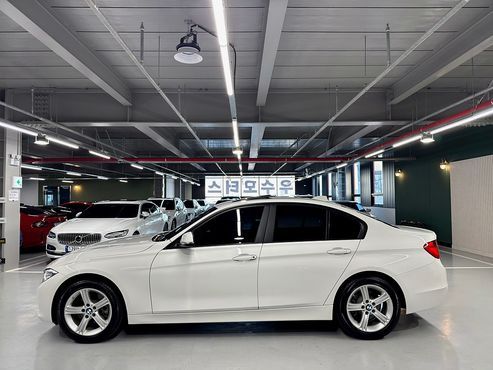BMW 3-Series 320i — пробег 24 742 км — фото 4 из 5