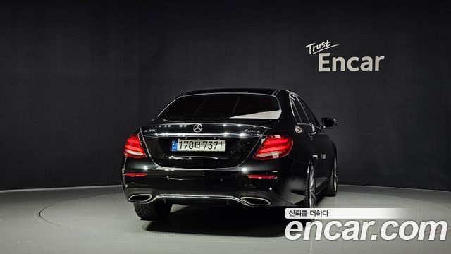 Mercedes-Benz E-Class E350 4MATIC AMG Line — пробег 144 408 км — фото 4 из 5