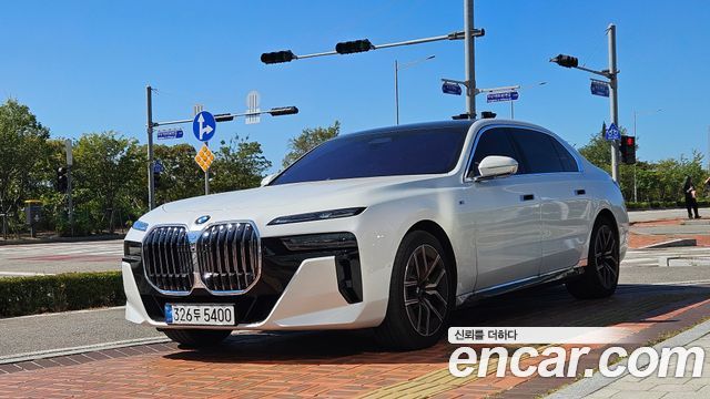 BMW 7-Series 740d xDrive M Sport — пробег 26 100 км — фото 1 из 5
