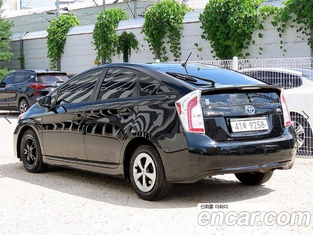 Toyota Prius 1.8 — пробег 169 306 км — фото 3 из 5