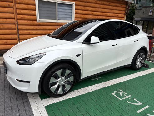 Tesla Model Y Long Range AWD — пробег 86 899 км — фото 1 из 5