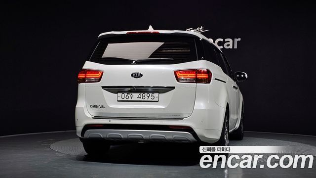 Kia Carnival из Кореи Encar