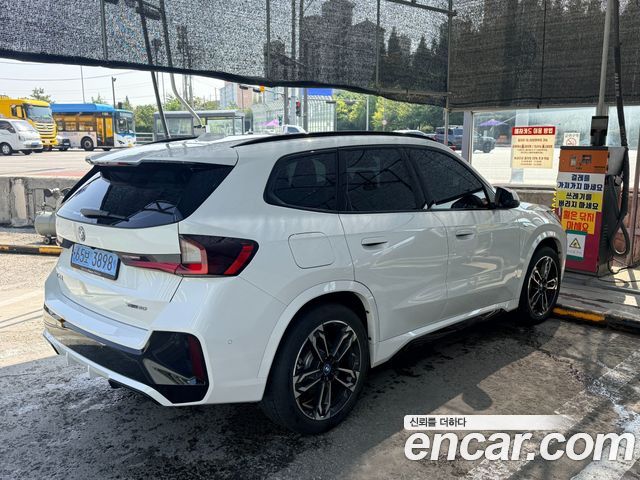 BMW iX1 xDrive 30 M Sport — пробег 38 264 км — фото 4 из 5