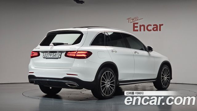 Mercedes-Benz GLC-Class GLC300 4MATIC AMG Line — пробег 40 202 км — фото 2 из 5