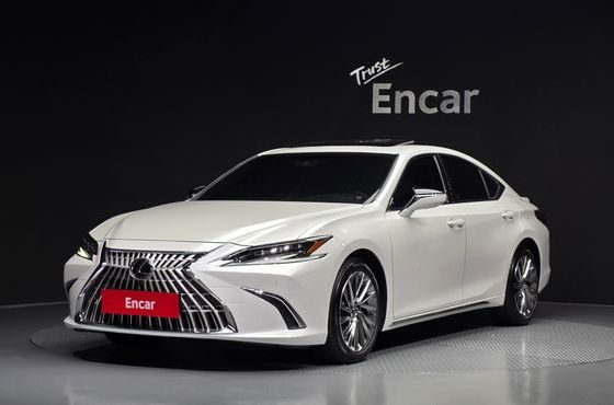 Lexus ES Executive — пробег 13 095 км — фото 1 из 5