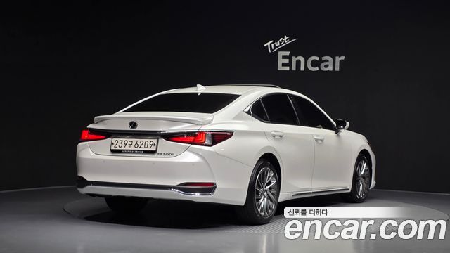 Lexus ES Executive — пробег 13 095 км — фото 2 из 5