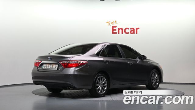 Toyota Camry Hybrid XLE — пробег 136 608 км — фото 2 из 5