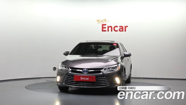 Toyota Camry Hybrid XLE — пробег 136 608 км — фото 3 из 5