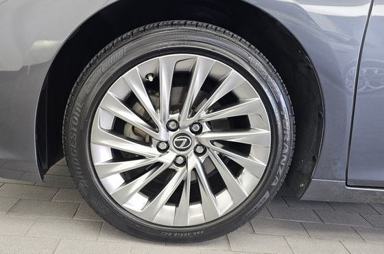 Lexus ES Executive — пробег 35 474 км — фото 5 из 5